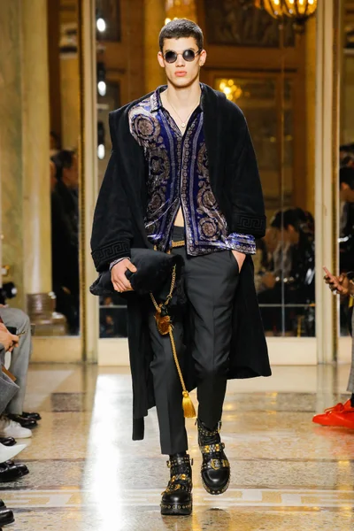 Look 54